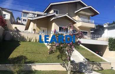 Imagem: A casa em condomínio possui 3 Dormitórios, 5 Banheiros, 3