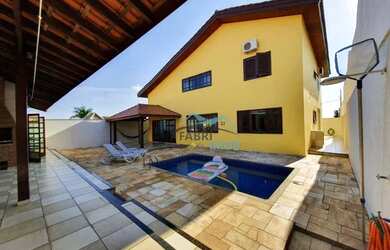 Imagem: A casa em condomínio possui 4 Dormitórios, 5 Banheiros, 4