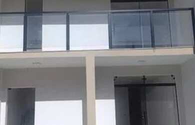 Imagem: A casa possui 2 Dormitórios, 2 Banheiros, 2 Vagas na garagem