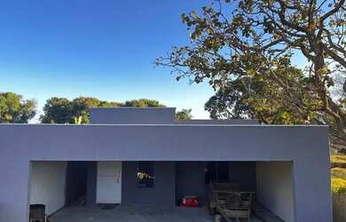 Imagem: A casa possui 3 Dormitórios, 3 Banheiros, 3 Vagas na garagem