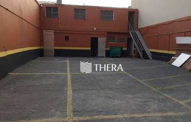 Imagem: O depósito possui 5 Vagas na garagem, 300m² de Área e está