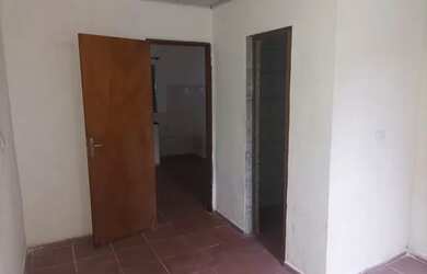 Imagem: A casa possui 1 Dormitório, 1 Banheiro, 40m² de Área e está