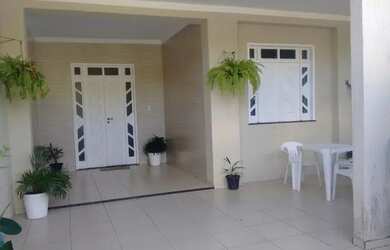 Imagem: A casa possui 3 Dormitórios, 2 Banheiros, 2 Vagas na garagem