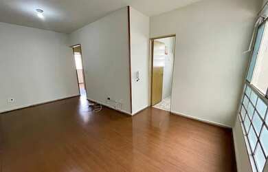 Imagem: O apartamento possui 3 Dormitórios, 1 Banheiro, 1 Vaga na garagem