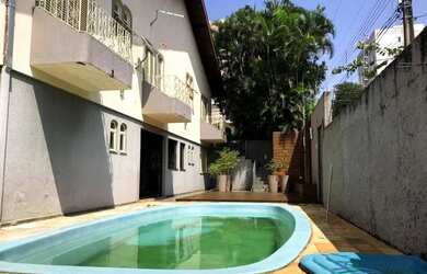 Imagem: A casa possui 5 Dormitórios, 5 Banheiros, 5 Vagas na garagem