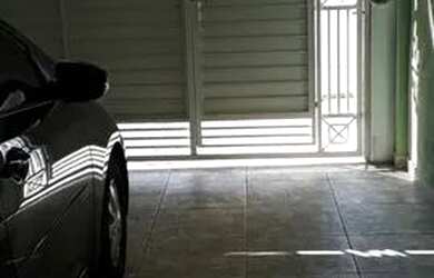 Imagem: A casa possui 2 Dormitórios, 2 Banheiros, 2 Vagas na garagem