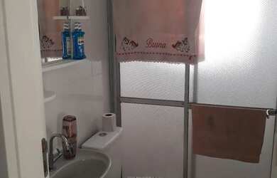 Imagem: O apartamento possui 2 Dormitórios, 1 Banheiro, 1 Vaga na garagem