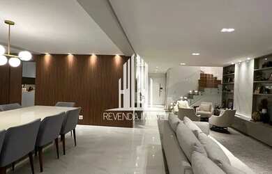 Imagem: A casa em condomínio possui 4 Dormitórios, 5 Banheiros, 3