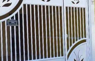 Imagem: A casa possui 3 Dormitórios, 2 Banheiros, 1 Vaga na garagem