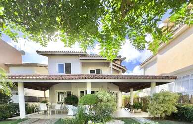 Imagem: A casa em condomínio possui 4 Dormitórios, 4 Banheiros, 4