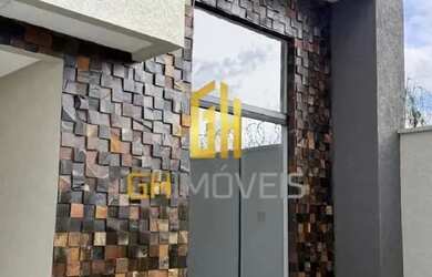 Imagem: A casa possui 3 Dormitórios, 2 Banheiros, 2 Vagas na garagem