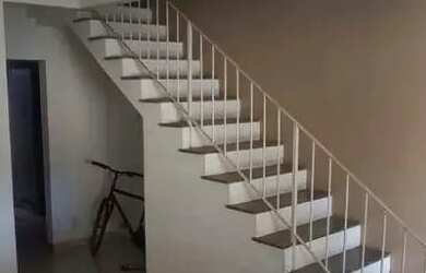 Imagem: A casa possui 2 Dormitórios, 2 Banheiros, 1 Vaga na garagem