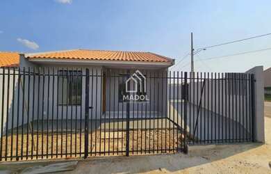 Imagem: A casa possui 2 Dormitórios, 1 Banheiro, 2 Vagas na garagem