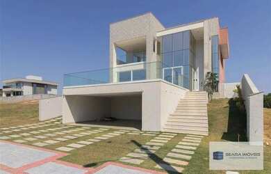 Imagem: A casa possui 5 Dormitórios, 5 Banheiros, 4 Vagas na garagem