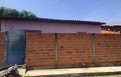 Imagem: A casa possui 1 Dormitório, 1 Banheiro e está localizado