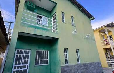 Imagem: A casae possui 2 Dormitórios, 1 Banheiro, 3 Vagas na garagem