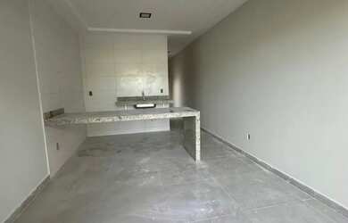 Imagem: A casa possui 1 Dormitório, 1 Banheiro, 1 Vaga na garagem