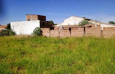 Imagem: O terreno possui 300-0m² de Área e está localizado em Solar