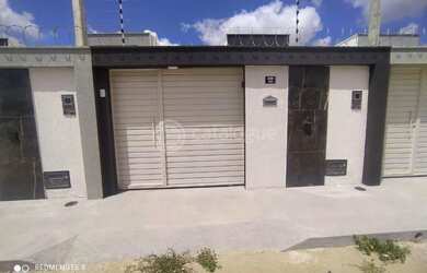 Imagem: A casa possui 2 Dormitórios, 2 Banheiros, 1 Vaga na garagem