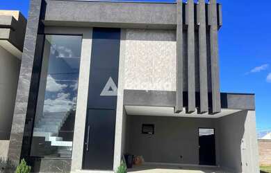 Imagem: A casa possui 3 Dormitórios, 3 Banheiros, 2 Vagas na garagem