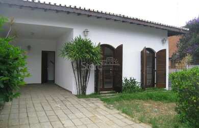 Imagem: A casa possui 3 Dormitórios, 3 Banheiros, 2 Vagas na garagem