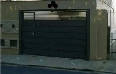 Imagem: A casa possui 3 Dormitórios, 3 Banheiros, 4 Vagas na garagem