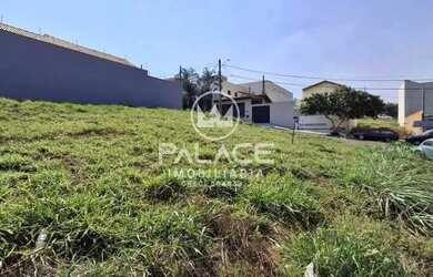 Imagem: A casa possui 1 Dormitório, 1 Banheiro, 1 Vaga na garagem