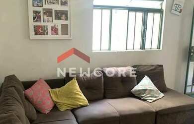 Imagem: A casa possui 4 Dormitórios, 2 Banheiros, 3 Vagas na garagem