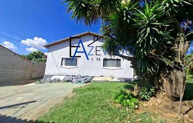 Imagem: A casa possui 2 Dormitórios, 1 Banheiro, 2 Vagas na garagem