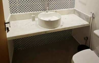 Imagem: A casa em condomínio possui 5 Dormitórios, 5 Banheiros, 5