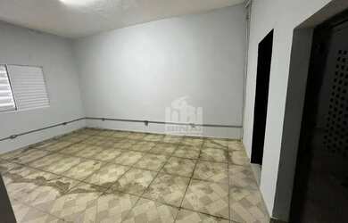 Imagem: A casa possui 1 Dormitório, 1 Banheiro, 230m² de Área e