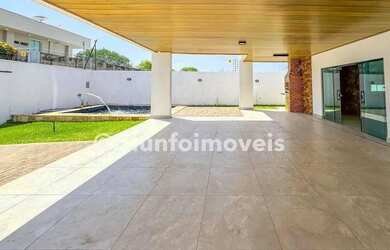 Imagem: A casa possui 3 Dormitórios, 3 Banheiros, 4 Vagas na garagem