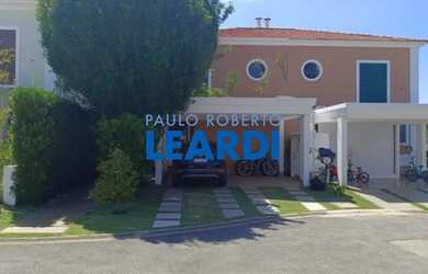 Imagem: A casa em condomínio para alugar possui 3 Dormitórios, 3 Banheiros