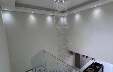 Imagem: A casa possui 3 Dormitórios, 3 Banheiros, 4 Vagas na garagem