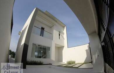 Imagem: A casa possui 3 Dormitórios, 5 Banheiros, 2 Vagas na garagem