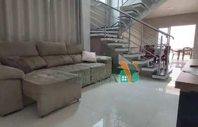 Imagem: A casa possui 3 Dormitórios, 3 Banheiros, 4 Vagas na garagem