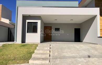 Imagem: A casa em condomínio possui 3 Dormitórios, 3 Banheiros, 4