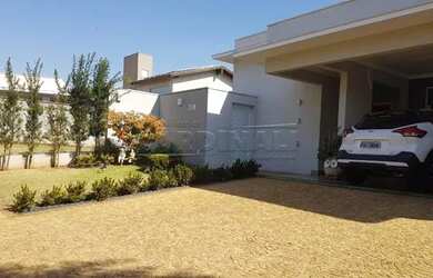 Imagem: A casa em condomínio possui 3 Dormitórios, 3 Banheiros, 4