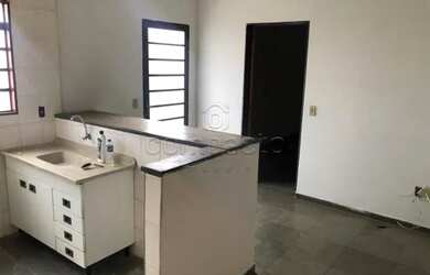 Imagem: O apartamento possui 1 Dormitório, 1 Banheiro, 1 Vaga na garagem