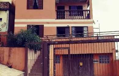 Imagem: A casa possui 3 Dormitórios, 3 Banheiros, 2 Vagas na garagem