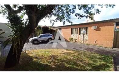 Imagem: A casa possui 3 Dormitórios, 1 Banheiro, 5 Vagas na garagem