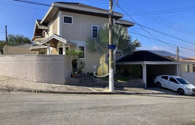 Imagem: A casa em condomínio possui 3 Dormitórios, 3 Banheiros, 2