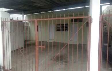 Imagem: A casa possui 1 Dormitório, 1 Banheiro, 2 Vagas na garagem