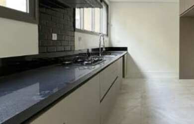 Imagem: A casa em condomínio possui 4 Dormitórios, 5 Banheiros, 4