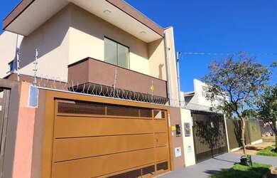 Imagem: A casa possui 3 Dormitórios, 2 Banheiros, 130m² de Área e