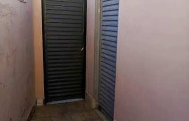 Imagem: A casa possui 1 Dormitório, 1 Banheiro, 48m² de Área e está