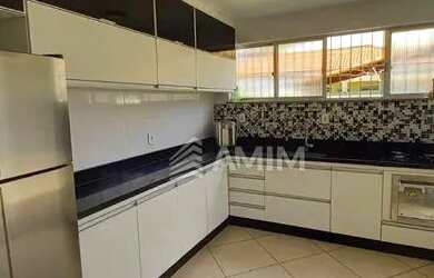 Imagem: A casa possui 2 Dormitórios, 2 Banheiros, 4 Vagas na garagem