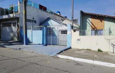 Imagem: A casa possui 1 Dormitório, 1 Banheiro, 2 Vagas na garagem