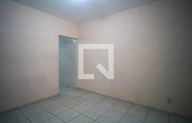 Imagem: A casa possui 2 Dormitórios, 1 Banheiro, 2 Vagas na garagem