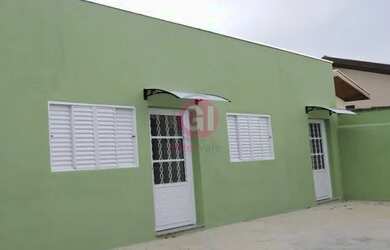 Imagem: A casa possui 1 Dormitório, 1 Banheiro, 1 Vaga na garagem